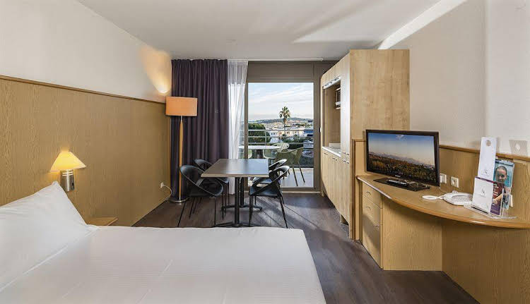 hotel and spa baie des anges by thalazur