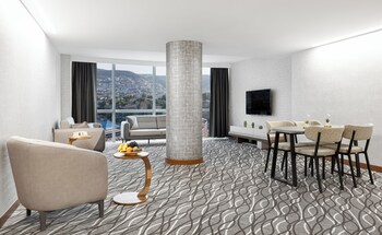 lilium hotel and suites