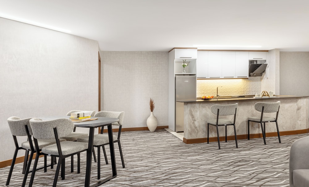 lilium hotel and suites