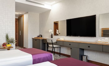 lilium hotel and suites