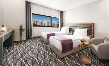 lilium hotel and suites