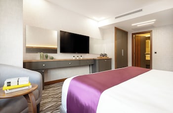 lilium hotel and suites