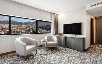 lilium hotel and suites