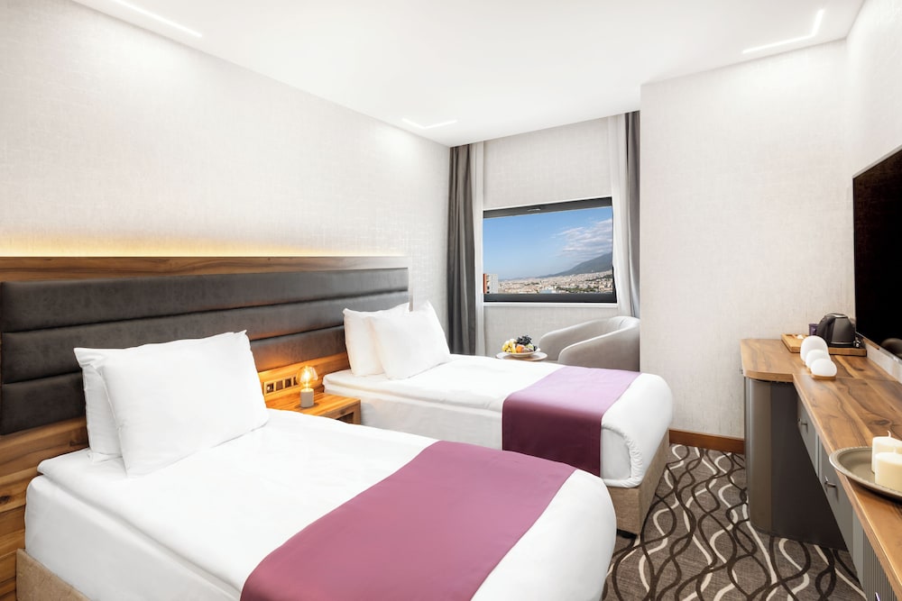 lilium hotel and suites