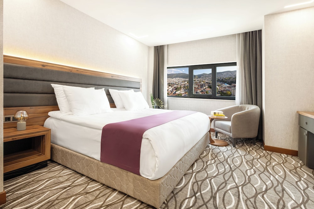 lilium hotel and suites