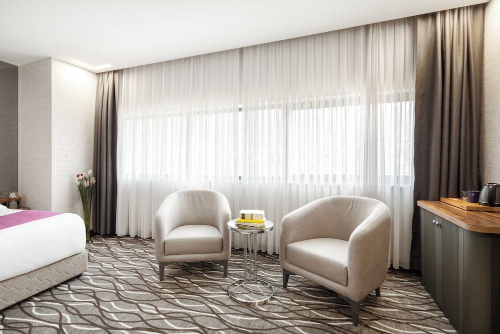 lilium hotel and suites