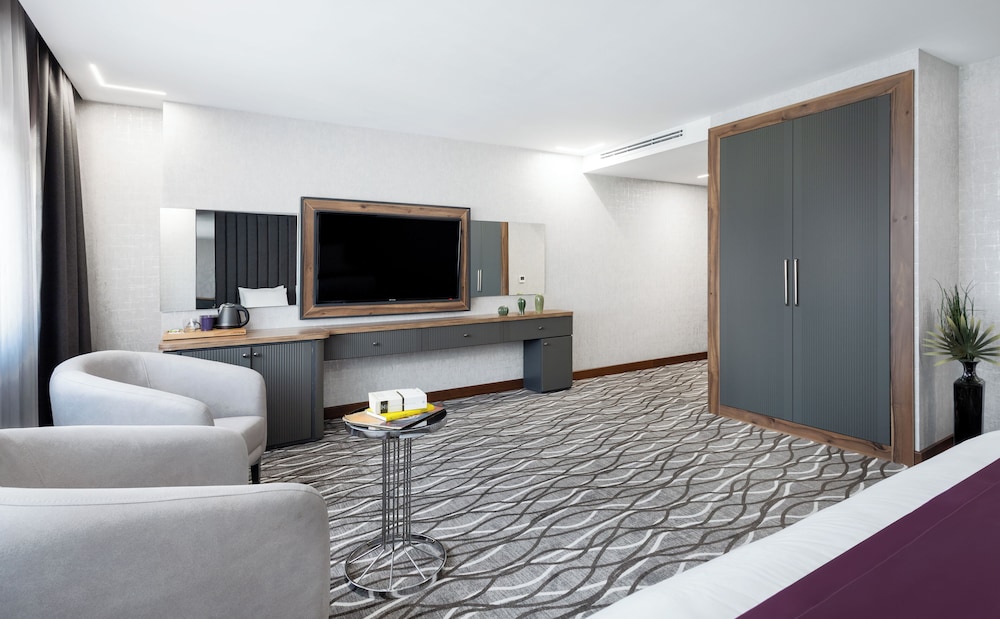 lilium hotel and suites