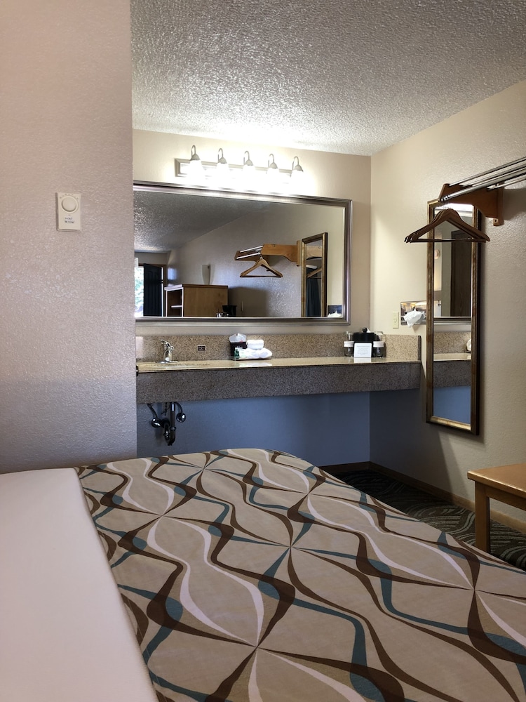 super 8 by wyndham florence or