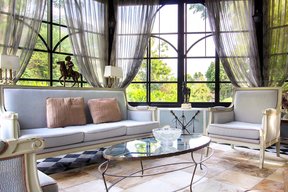 rancho charnvee resort and country club