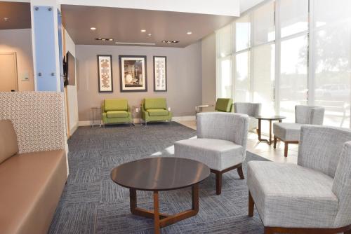 holiday inn express and suites orlando lake nona area