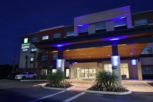 holiday inn express and suites orlando lake nona area