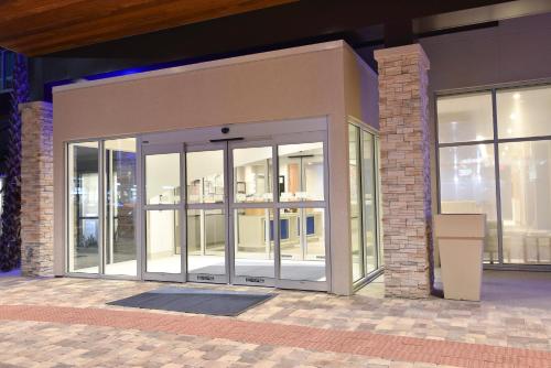 holiday inn express and suites orlando lake nona area