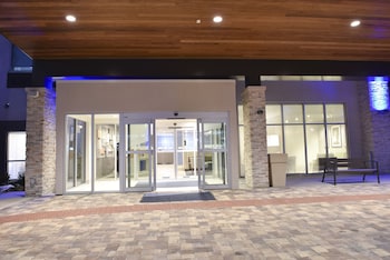 holiday inn express and suites orlando lake nona area