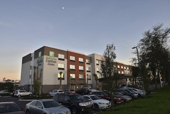 holiday inn express and suites orlando lake nona area