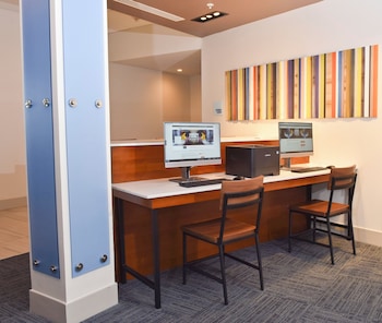 holiday inn express and suites orlando lake nona area