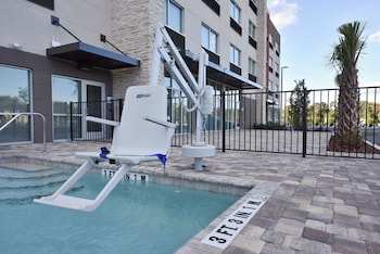 Holiday Inn Express & Suites Orlando - Lake Nona Area,,3 star