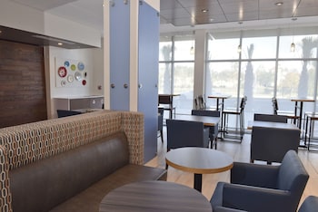 holiday inn express and suites orlando lake nona area