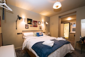 the warwick by aura collection