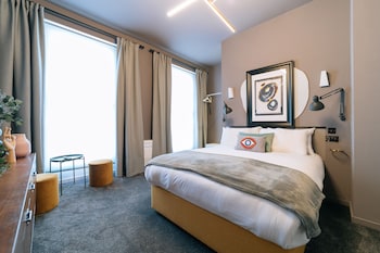 the warwick by aura collection