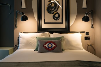the warwick by aura collection