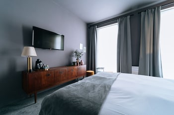 the warwick by aura collection