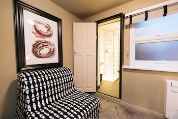 the warwick by aura collection