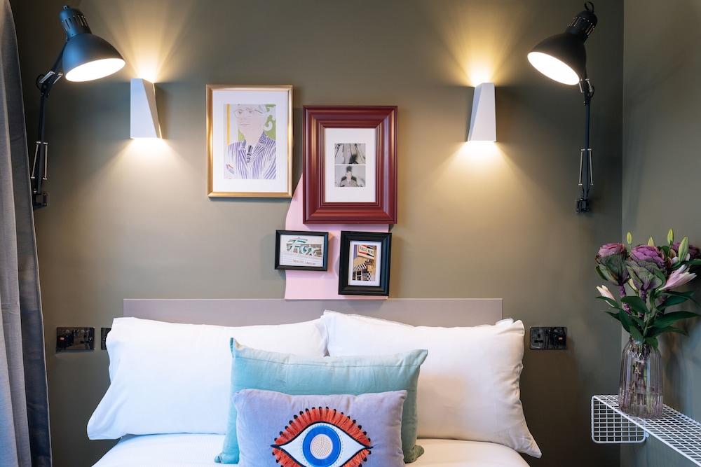 the warwick by aura collection