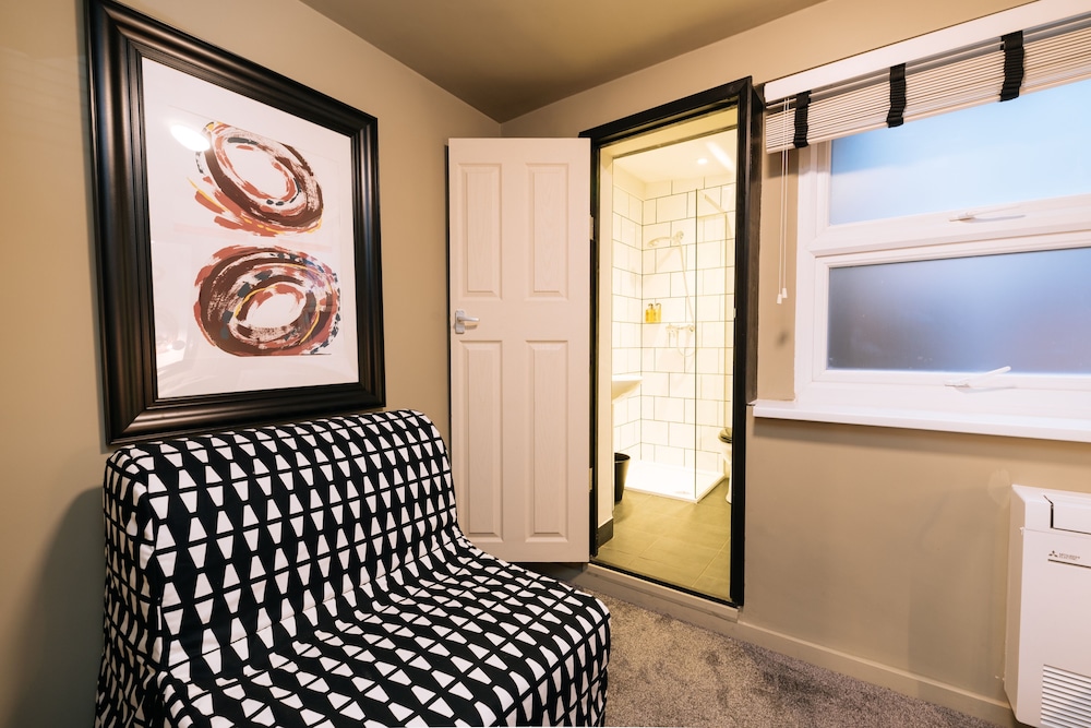 the warwick by aura collection