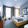 the warwick by aura collection