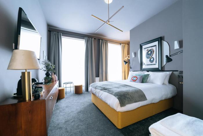 the warwick by aura collection