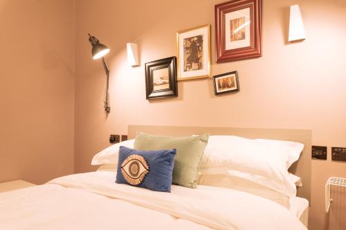 the warwick by aura collection