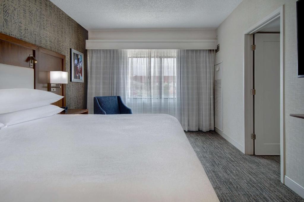 embassy suites by hilton detroit metro airport