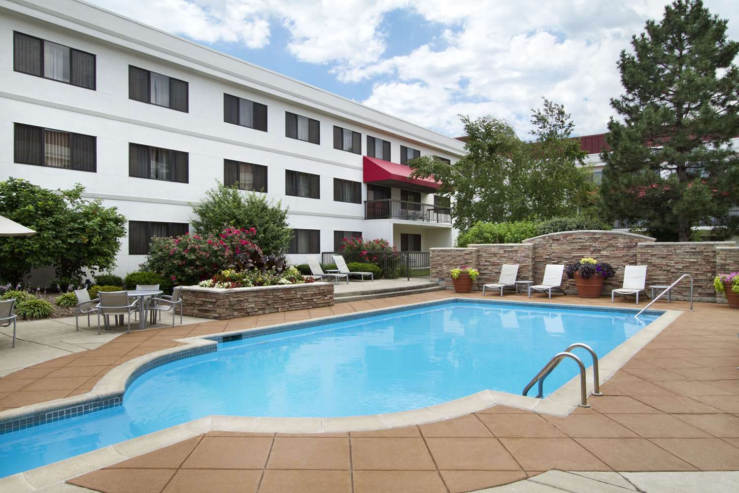 embassy suites by hilton detroit metro airport