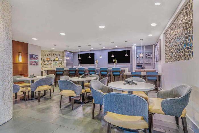 embassy suites by hilton detroit metro airport