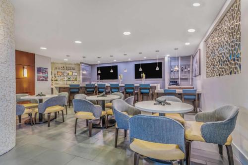 embassy suites by hilton detroit metro airport