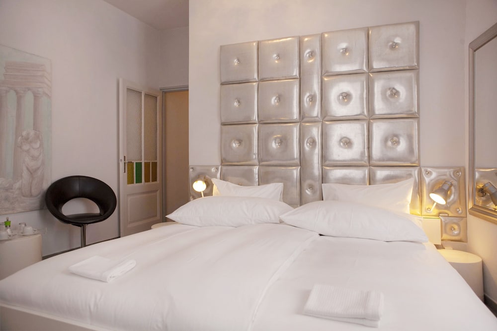 caffe dellarte boutique rooms