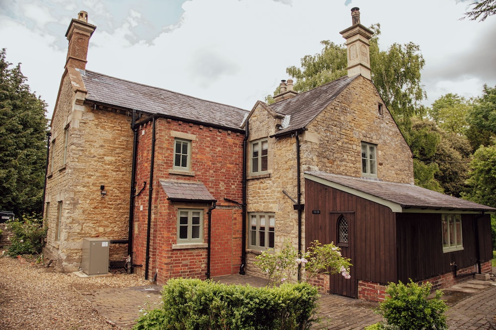the falcon cottages