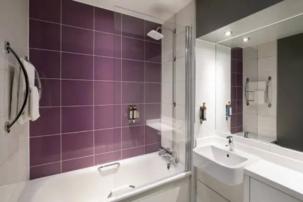 Premier Inn London Uxbridge Town Centre,London>>Denham,3 star