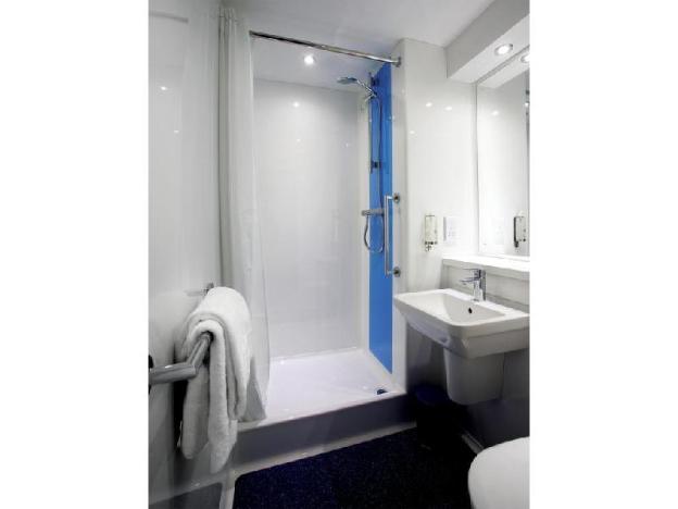 travelodge widnes