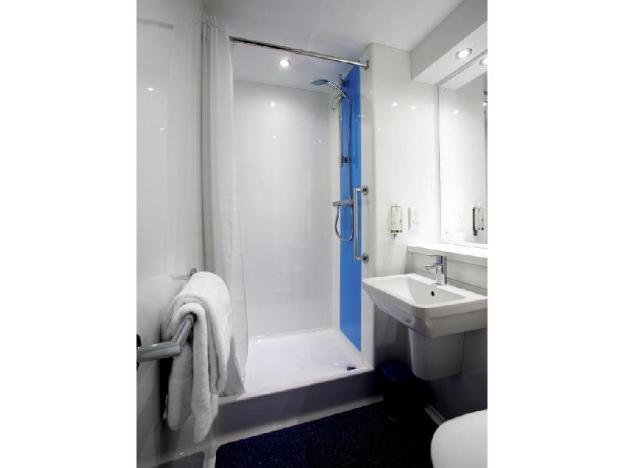 travelodge staines