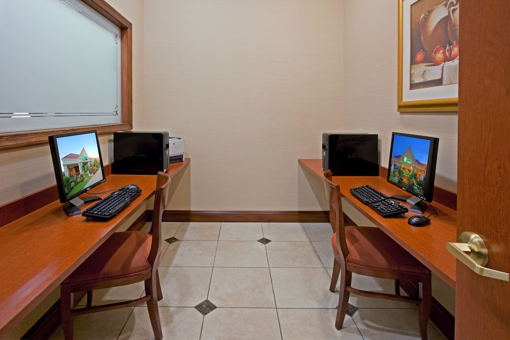 holiday inn express lynbrook rockville centre