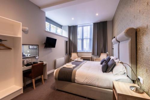 the lamplighter dining rooms