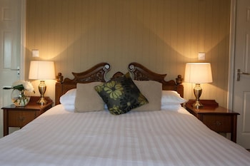 the lamplighter dining rooms