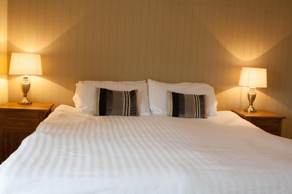 the lamplighter dining rooms