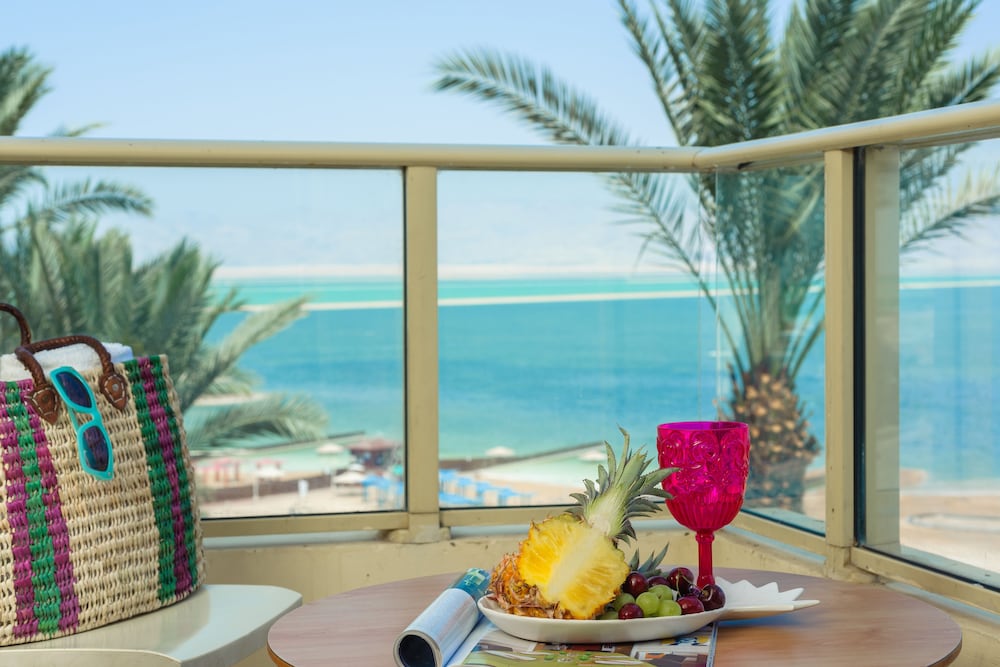 leonardo plaza dead sea