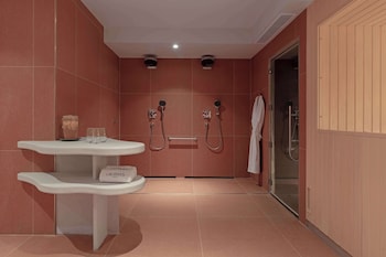 doubletree by hilton lyon eurexpo and spa