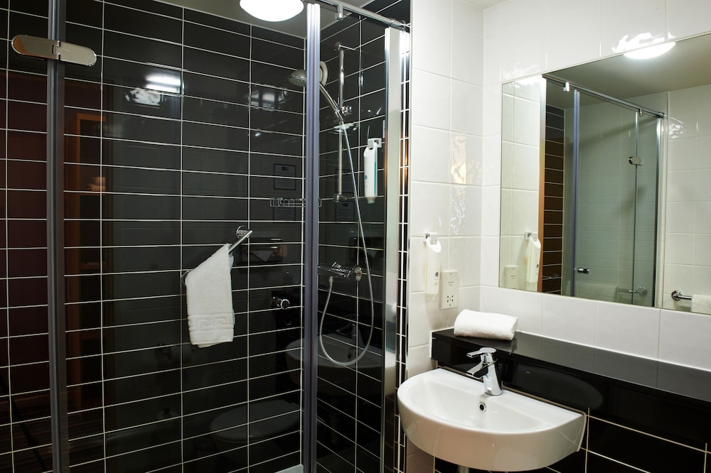 holiday inn express manchester airport by ihg