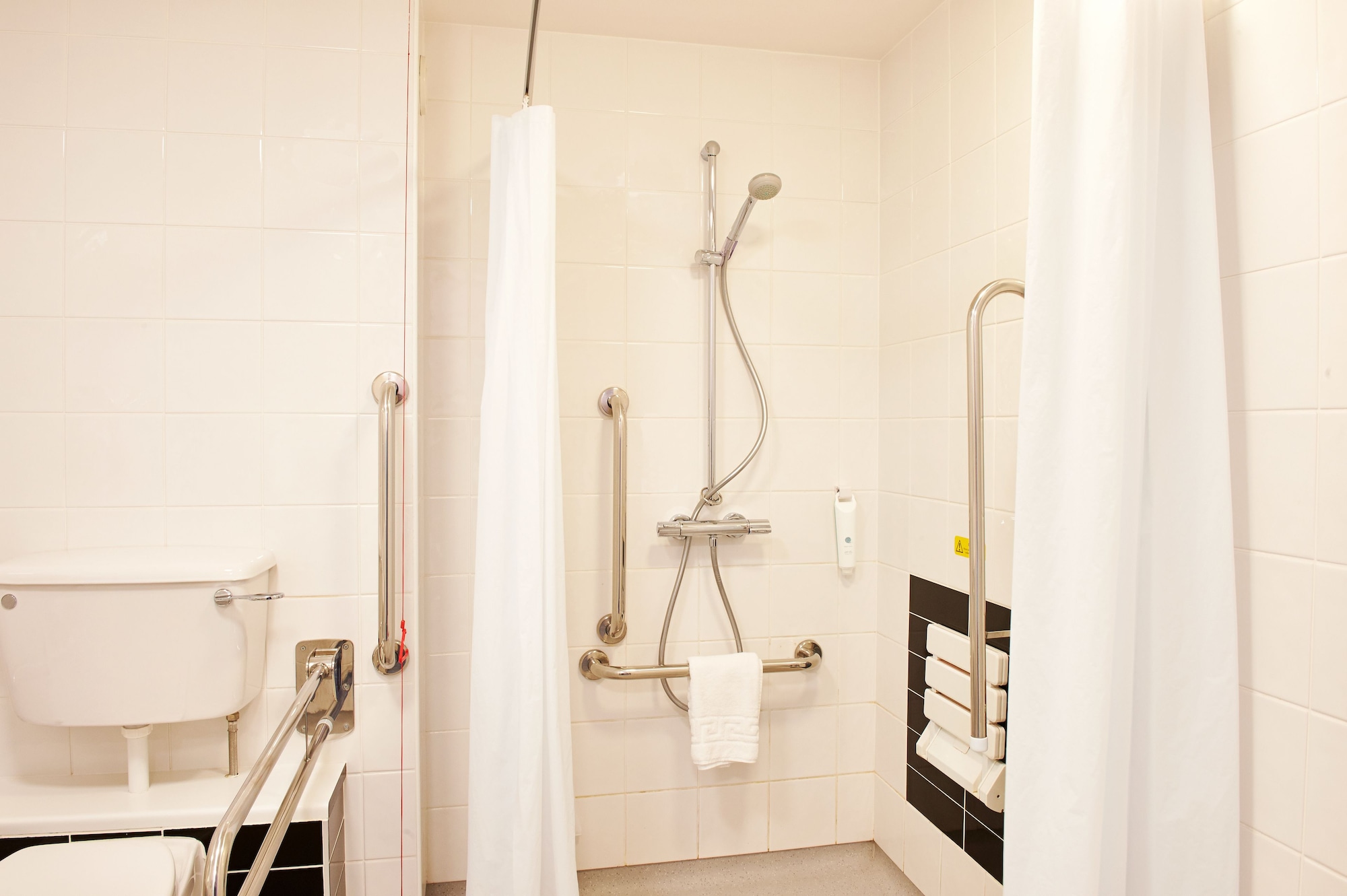 holiday inn express manchester airport by ihg