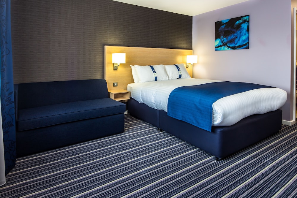 holiday inn express manchester airport by ihg