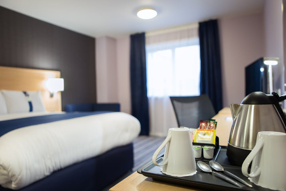holiday inn express manchester airport by ihg